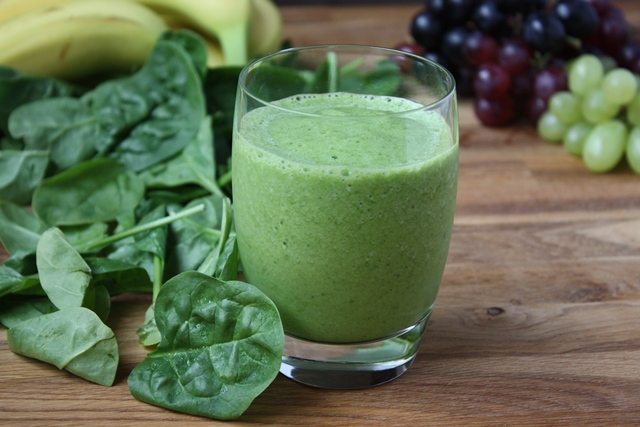 Spinach green smoothie leafy vegetables decrease cravings